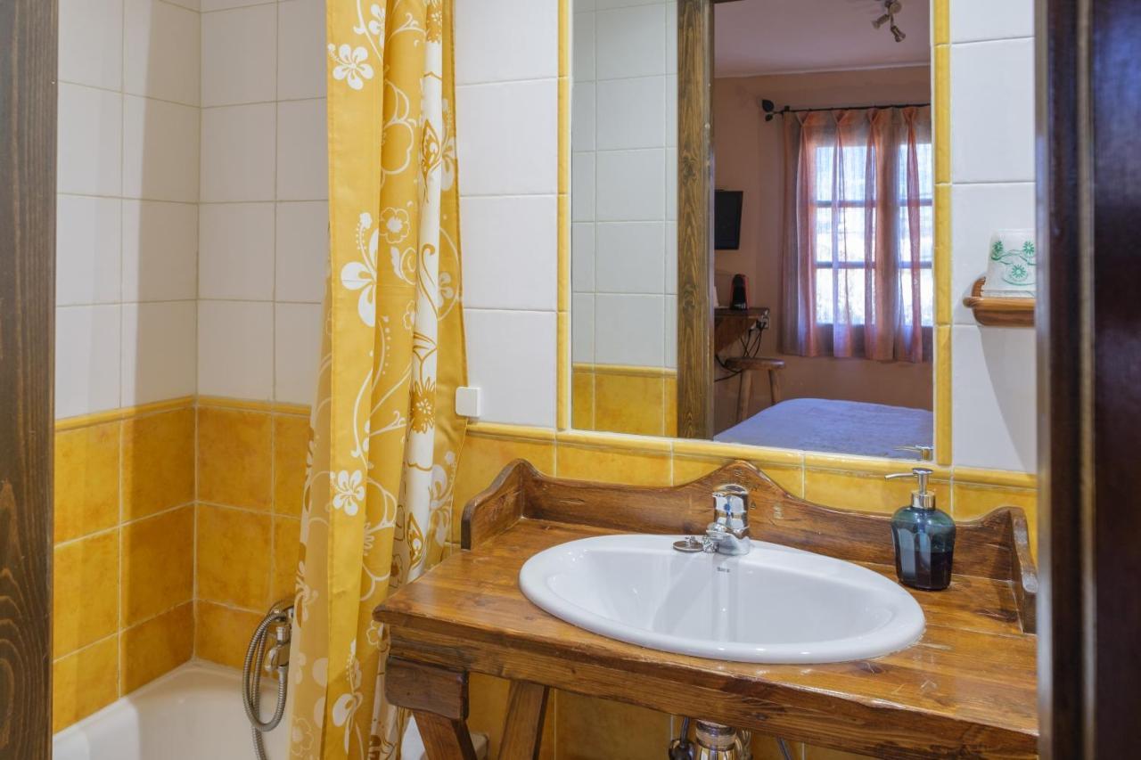 El Rincon De Andrea Apartamentos Бьескас Экстерьер фото