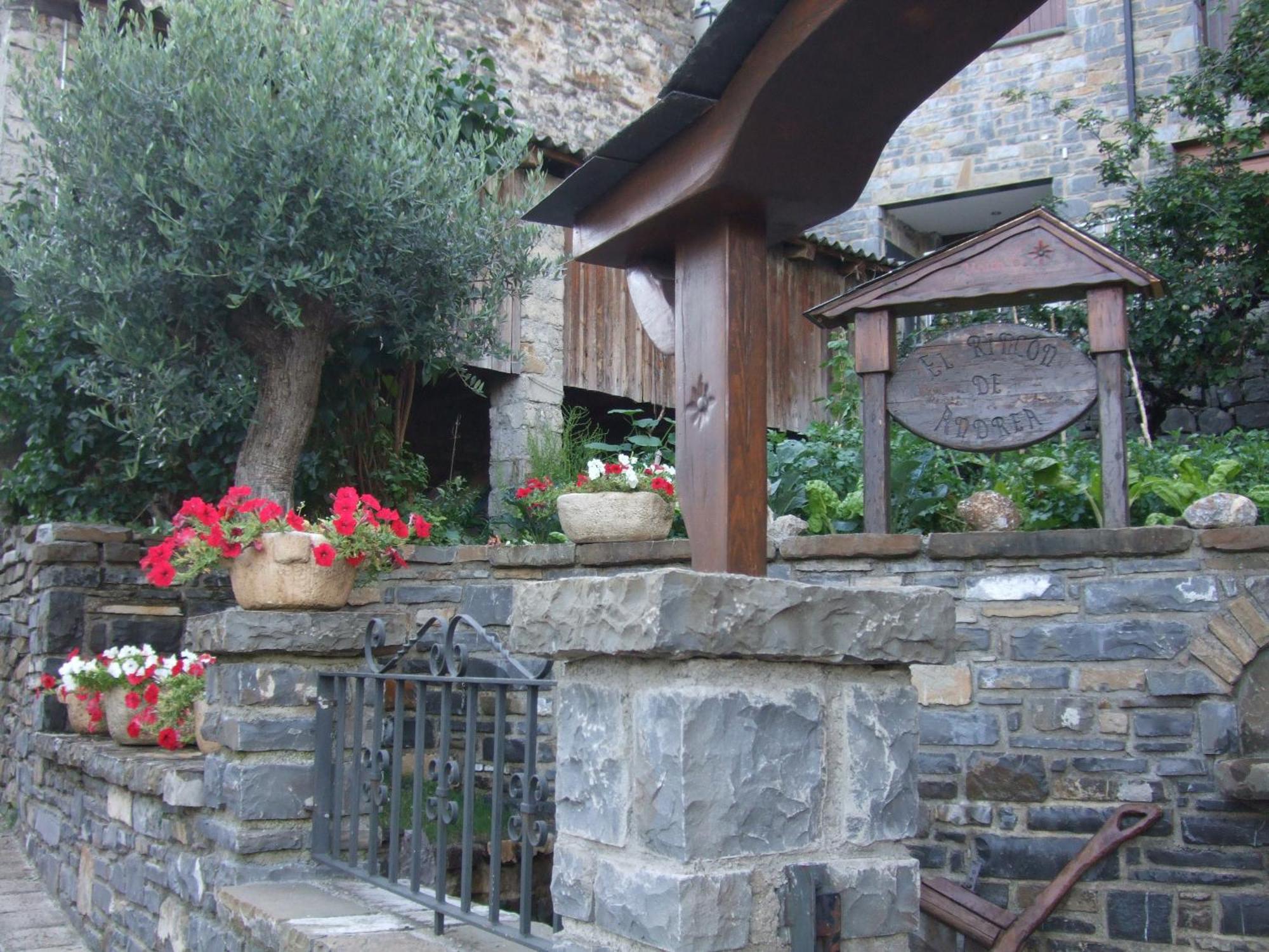 El Rincon De Andrea Apartamentos Бьескас Экстерьер фото