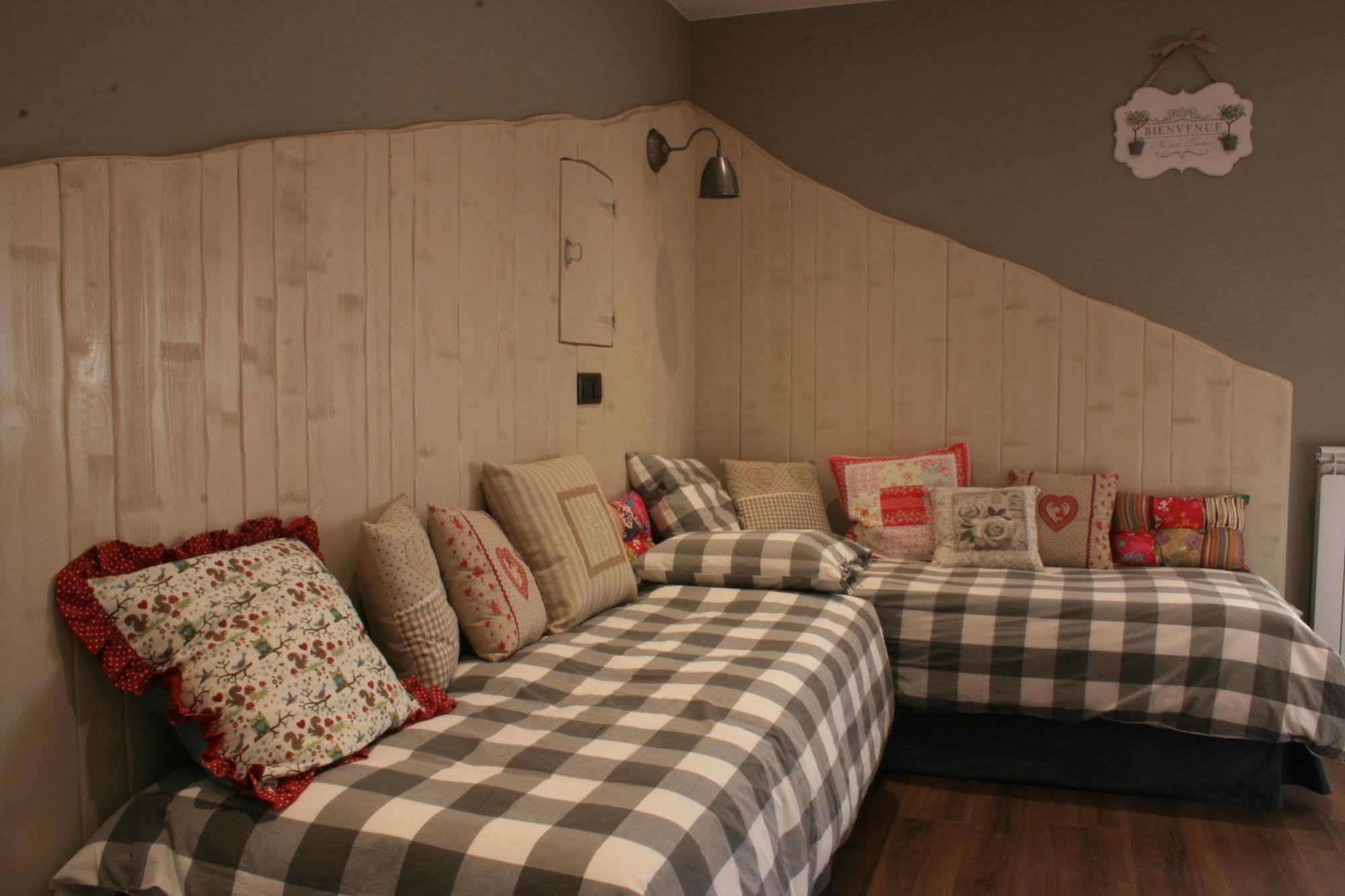 El Rincon De Andrea Apartamentos Бьескас Экстерьер фото