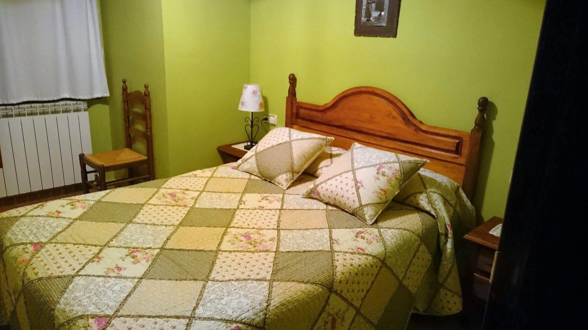 El Rincon De Andrea Apartamentos Бьескас Экстерьер фото