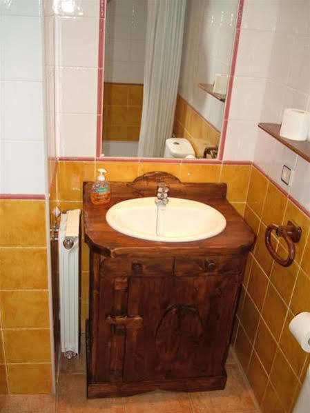 El Rincon De Andrea Apartamentos Бьескас Экстерьер фото